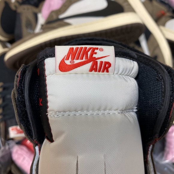 Athletic_Shoes